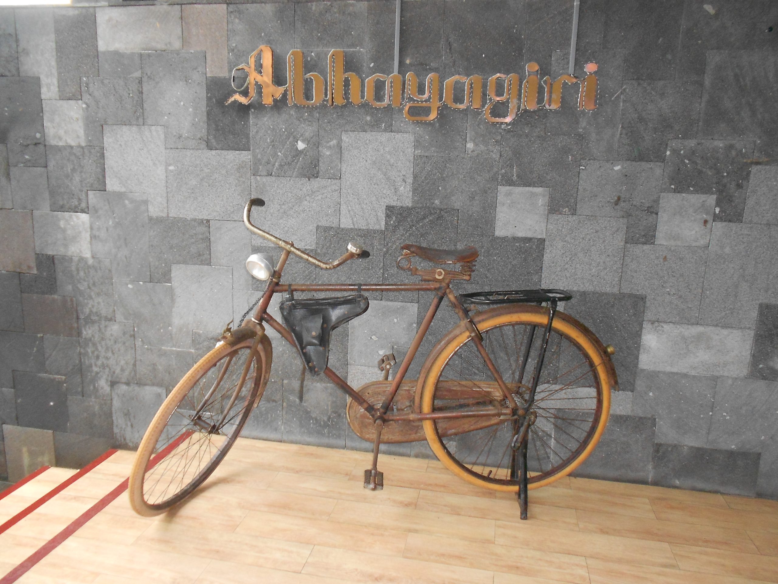 Read more about the article Mampir ke Abhayagiri